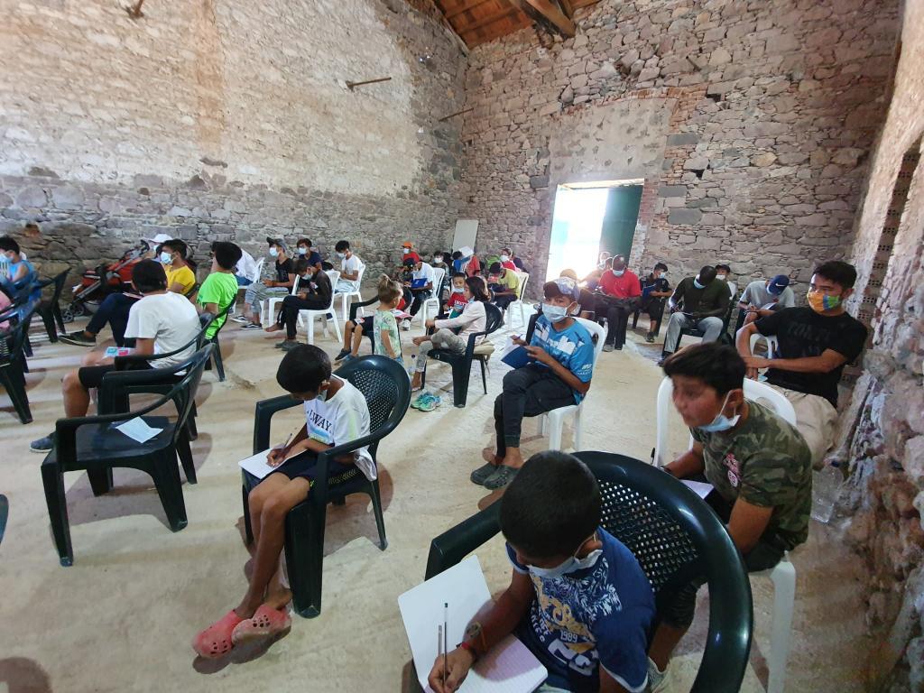 Pragnienie szkoły w obozie dla uchodźców Moria na Lesbos: otwarcie English School of Friendship